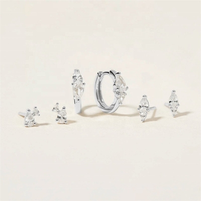 Modieus 18K Goudgeplatte Witte Kubische Zircon 925 Sterling Zilver Stud &amp; Huggies Set Oornappen