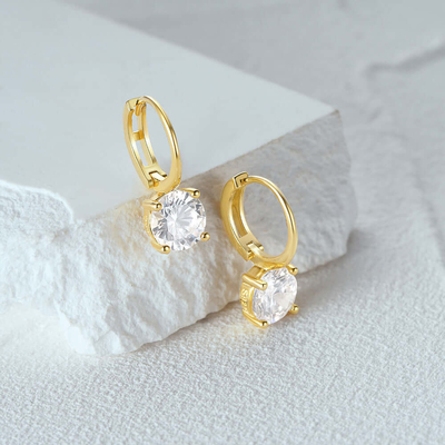 925 Sterling zilver aangekomen 18K verguld Solitaire Wit Kubisch Zircon Huggies oorbellen