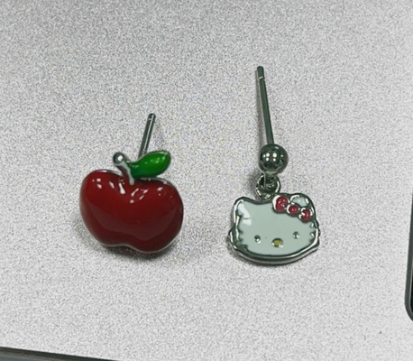 Prachtige rode en groene emalje appel oorbellen voor kleine meisjes in 925 sterling zilver