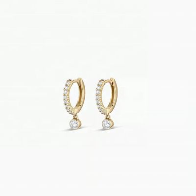 Trendy 14K verguld zirkonia druppel pave huggie oorbellen met een profieldiameter van 9,5 mm en een totale lengte van 12 mm