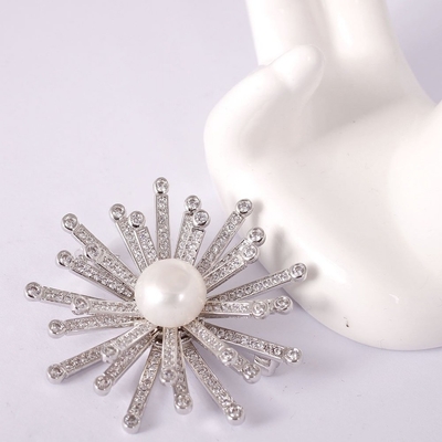 Sneeuwbloem Wit Parel en Wit CZ Handgemaakte mode broches voor vrouwen