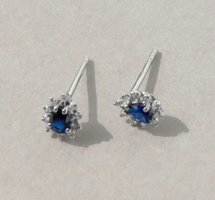 Eenvoudig 18K vergulde peer saffier en witte kubische zircon oorbellen voor verloving