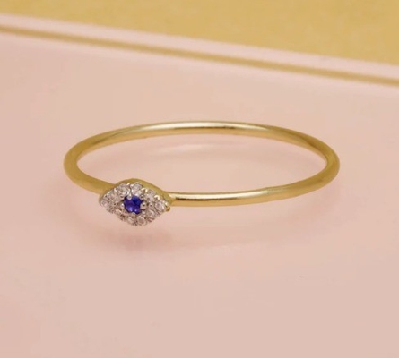 Classic Style Mini Pave Ring met Diamanten Oog en Blauwe Saffira in 925 Sterling Zilver