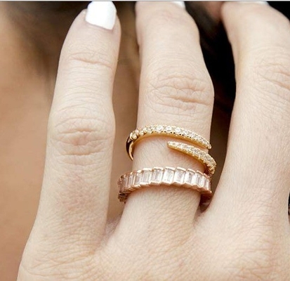 14K goud geplatte kubische zirconia open twist eeuwigheid band ring eco vriendelijk