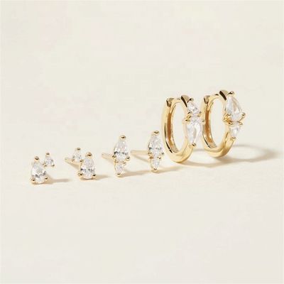 Modieus 18K Goudgeplatte Witte Kubische Zircon 925 Sterling Zilver Stud & Huggies Set Oornappen