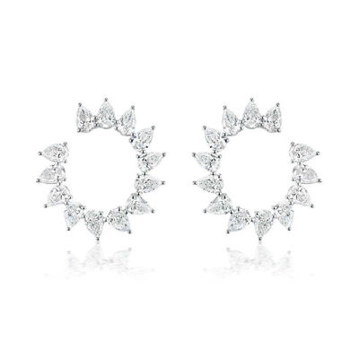 Unieke tranen gesneden CZ stud oorbellen in Rhodium geplatte halve cirkelvorm voor vrouwen