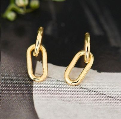 Eenvoudige zilveren oorbel 30 mm hoog elegant ontwerp